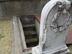 Hii! Kumpulan Kisah Kuburan Teraneh dan Unik di Dunia