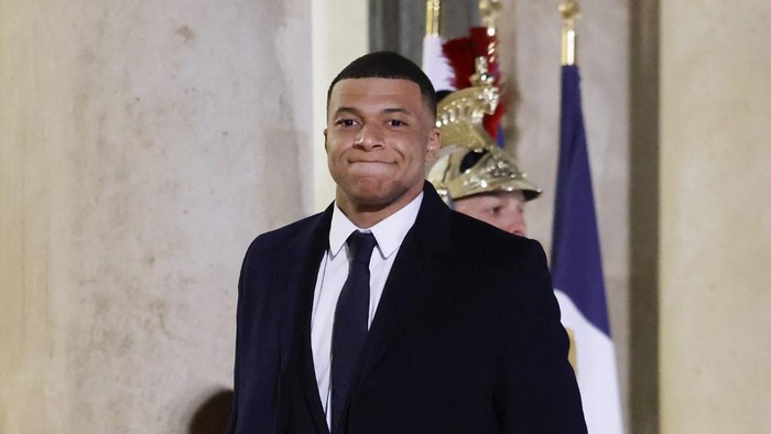 Paris Saint-Germains French forward Kylian Mbappe arrives at the Elysee Palace, in Paris on February 27, 2024. (Photo by Ludovic MARIN / AFP)