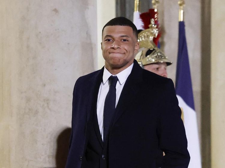 Momen Kebersamaan Mbappe dan Presiden Prancis di Istana Elysee