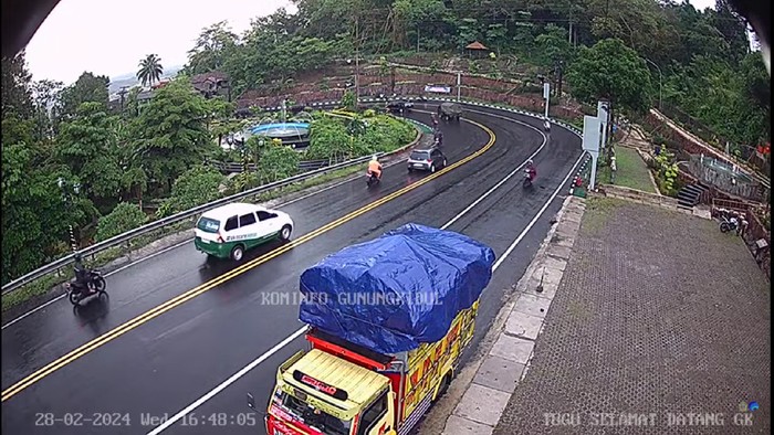 Lalu lintas di Jalan Jogja-Wonosari, pada Rabu (28/2/2024) pukul 16.48 WIB.