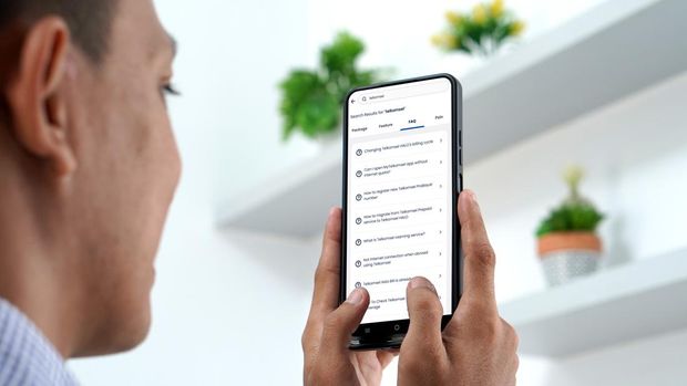 Melalui kemitraan strategis dengan Google Cloud, Telkomsel mengintegrasikan Generative AI (Gen AI) tingkat enterprise ke dalam operasional dan penawaran produk inti kepada konsumen dan bisnis, sehingga diharapkan dapat mendorong transformasi interaksi perusahaan dan pelanggan, meningkatkan kinerja pengguna secara keseluruhan. pengalaman.  kepuasan, dan mendorong pertumbuhan bisnis.