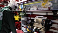 Seperti ambulans pada umumnya, ambulans ini dilengkapi dengan perangkat standar untuk melakukan pertolongan kepada pasien. Selain itu, istimewanya ambulans ini juga dilengkapi Headset, yang fungsinya membantu dokter memantau dan membantu pasien dari jarak jauh.
