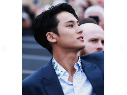 Foto Mingyu Seventeen Debut di Paris Fashion Week, Ganteng Bikin Jatuh Cinta