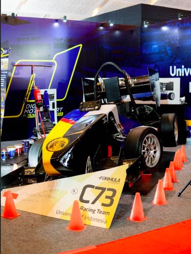 Mobil Formula UGM dan UI