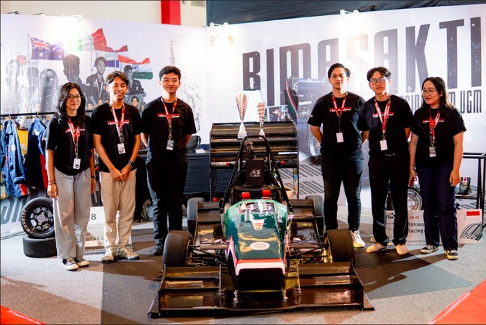Mobil Formula UGM dan UI