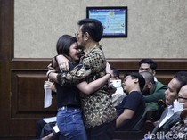 Momen Eks Mentan SYL Peluk Keluarga Sebelum Sidang Tipikor
