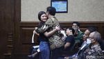 Momen Eks Mentan SYL Peluk Keluarga Sebelum Sidang Tipikor