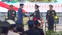 Jokowi mengatakan, pada tahun 2022, Prabowo sudah menerima anugerah Bintang Yudha Dharma Utama. Anugerah tersebut diberikan atas jasa Prabowo di bidang pertahanan sehingga memberikan kontribusi yang luar biasa bagi kemajuan TNI dan kemajuan negara. Menurut Jokowi, pemberian anugerah kali ini telah melalui verifikasi dari Dewan Gelar, Tanda Jasa, dan Tanda Kehormatan. Hal itu pun sesuai dengan UU Nomor 20 Tahun 2019. (Grandyos Zafna/detikcom)
