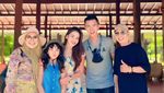Momen Muhammad Fardhana saat Makan Bareng Keluarga Ayu Ting Ting