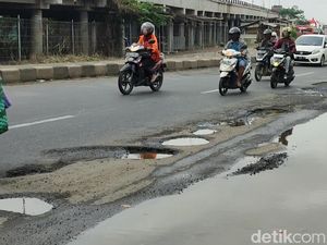 Hati-hati Lur! Sejumlah Titik di Jalan Raya Demak Rusak Akibat Banjir
