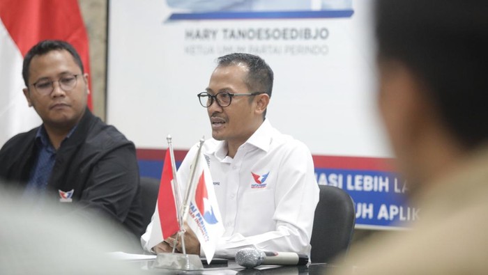 Perindo Dorong DPR Gunakan Hak Angket Partai Persatuan Indonesia (Perindo) protes keras atas perolehan suara yang hilang pada Pemilu 2024. Hal itu disampaikan dalam Konferensi Pers Pernyataan Sikap atas Hilangnya Suara Partai Perindo pada Pemilu 2024 di Kantor DPP Partai Perindo, Jalan Diponegoro Nomor 29, Menteng, Jakarta Pusat pada Rabu (28 /2/2024).
