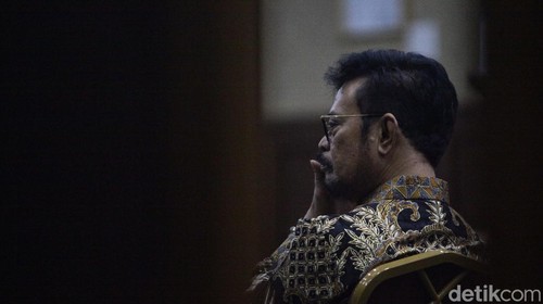Terdakwa bekas Menteri Pertanian (Mentan) Syahrul Yasin Limpo menghadiri sidang perdana dengan agenda pembacaan dakwaan di Pengadilan Tindak Pidana Korupsi (Tipikor), Jakarta, Rabu (28/2/2024).