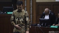 Duit setoran itu diduga dipakai SYL untuk membayar kartu kredit, cicilan mobil, hingga perawatan wajah keluarganya.