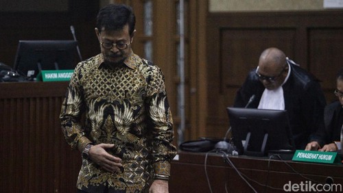 Terdakwa bekas Menteri Pertanian (Mentan) Syahrul Yasin Limpo menghadiri sidang perdana dengan agenda pembacaan dakwaan di Pengadilan Tindak Pidana Korupsi (Tipikor), Jakarta, Rabu (28/2/2024).