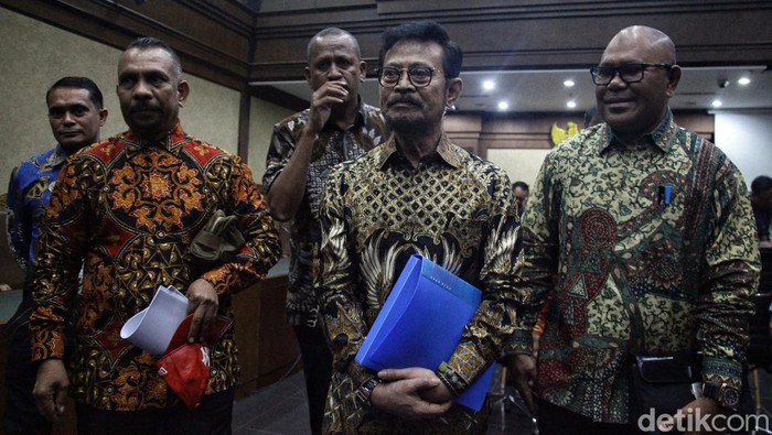 Potret Mantan Mentan Syahrul Yasin Limpo Jalani Sidang Perdana Korupsi Terdakwa bekas Menteri Pertanian (Mentan) Syahrul Yasin Limpo menghadiri sidang perdana dengan agenda pembacaan dakwaan di Pengadilan Tindak Pidana Korupsi (Tipikor), Jakarta, Rabu (28/2/2024).