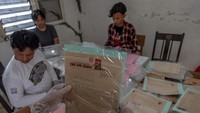 Ratusan khazanah arsip ini dikumpulkan sejak tahun 2016 dari sejumlah warga di Kawasan Cagar Budaya Lasem berisi informasi jaringan perdagangan batik Lasem di wilayah Indonesia, Singapura, dan Malaysia antara tahun 1900-1941.  