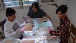 Melihat Proses Preservasi Arsip Perdagangan Batik Lasem