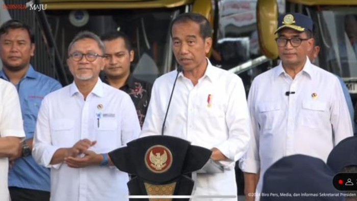 Presiden Joko Widodo (Jokowi) meresmikan terminal Samarinda Seberang di Kalimantan Timur.
