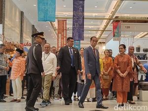 Didampingi Iriana, Jokowi Tinjau Inacraft 2024 di JCC Senayan