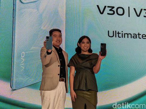 Product Manager Vivo V Series Fendy Tanjaya (kiri) dan PR Manager Vivo Indonesia Alexa Tiara