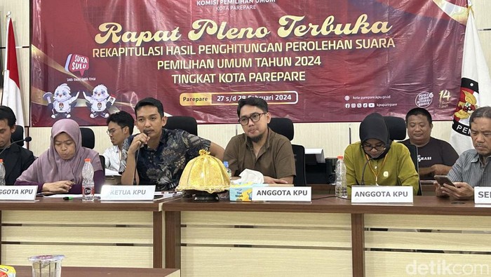 Rapat pleno penetapan rekapitulasi hasil perhitungan perolehan suara tingkat Kota Parepare, Sulsel.