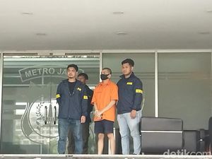 Reka Ulang, Pembunuh Anak Tamara Berbaju Tahanan dan Diborgol