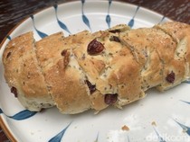 Rela Antre Dua Jam Demi Mencoba Roti Macan yang Viral