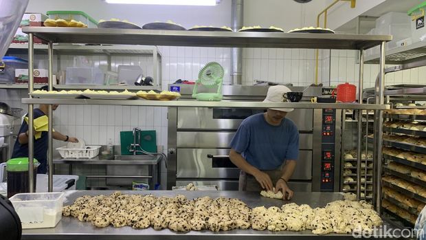 Roti Macan yang viral di Bandung.