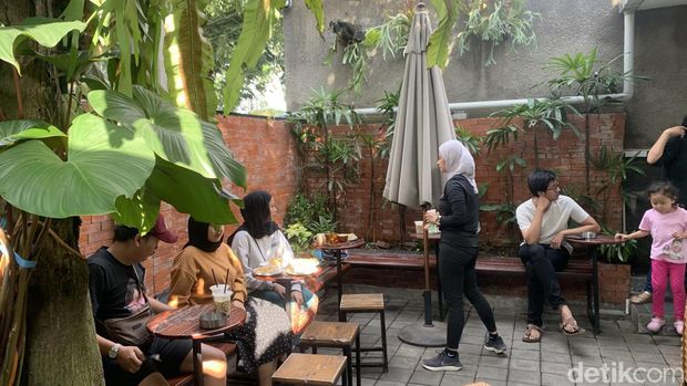 Roti Macan yang viral di Bandung.