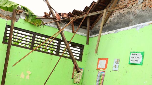 Tiga ruang SDN 6 Hadipolo Kecamatan Jekulo, Kabupaten Kudus rusak parah, Rabu (28/2/2024).