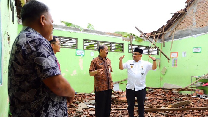 Tiga ruang SDN 6 Hadipolo Kecamatan Jekulo, Kabupaten Kudus rusak parah, Rabu (28/2/2024).