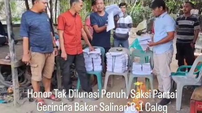 Saksi Partai Gerindra di Langkat bakar salinan C hasil gegara gaji tidak dilunasi. (Dok istimewa)