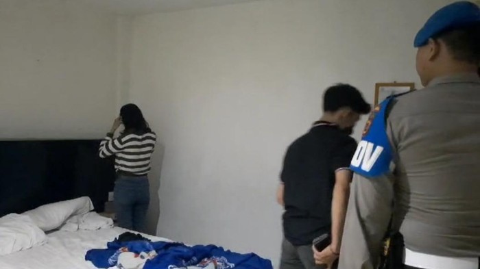Satu pasangan bukan suami istri terjaring razia pekat Polda Jambi.