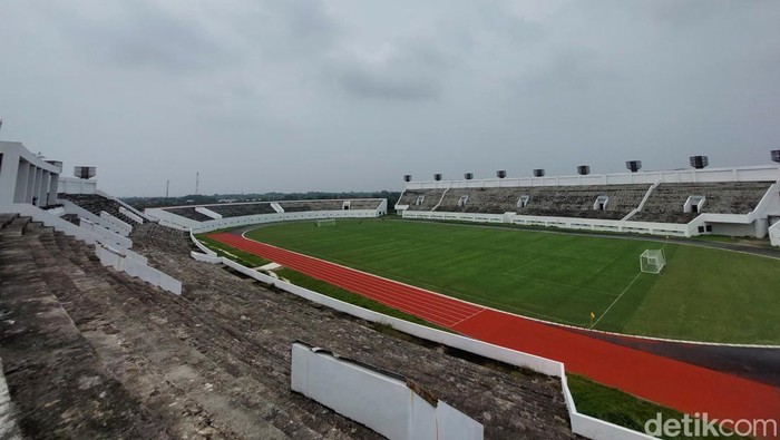 Stadion Watubelah Cirebon.