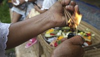 Hari raya Galungan merupakan penanda waktu ketika ruh leluhur mengunjungi Bumi dan ditutup perayaan Kuningan pada hari terakhir.  