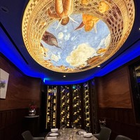 Tak hanya dirayakan berdua, Reino dan Syahrini juga mengajak serta ibu dan adik Syahrini untuk dinner di sebuah restoran mewah. Foto: Instagram/@princessyahrini