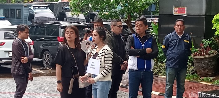 tamara tyasmara Tamara Tyasmara saat melakukan rekonstruksi.