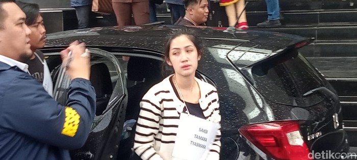 tamara tyasmara Tamara Tyasmara saat melakukan rekonstruksi.