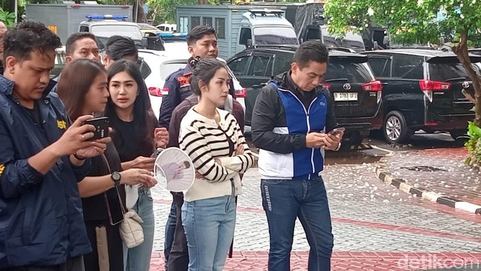 Tamara Tyasmara saat melakukan rekonstruksi.