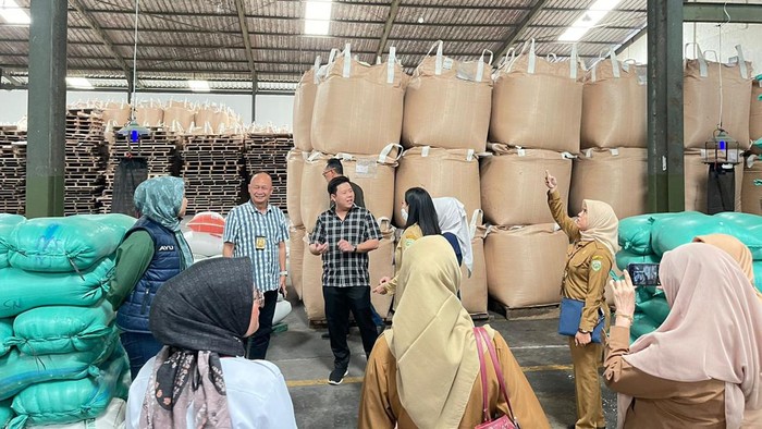Tim Satgas Pangan Polda Sumsel dan TPID mengecek stok beras di sejumlah titik lokasi di Palembang dan Ogan Ilir.
