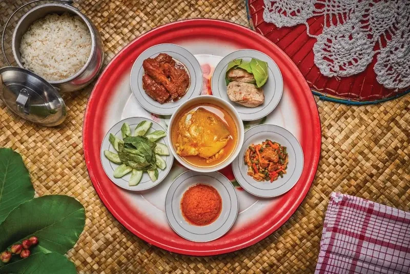 Saprahan hingga Tumpengan, Ini 5 Tradisi Makan Bersama Khas Indonesia