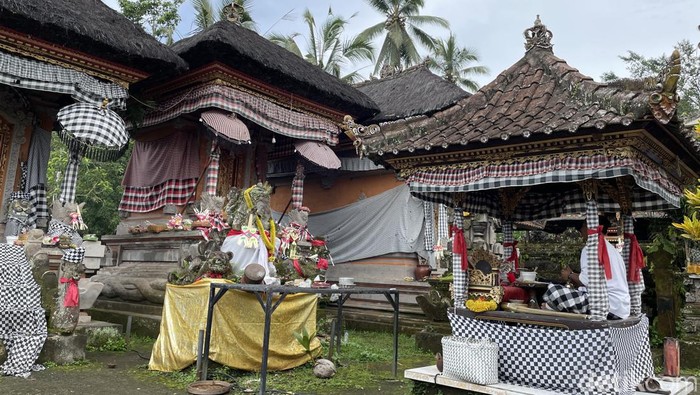 Umat Hindu merayakan Hari Raya Galungan di Pura Dalem Solo, Penebel, Tabanan, Bali pada Rabu (28/02/2024). Umat Hindu merayakan Hari Raya Galungan di Pura Dalem Solo, Penebel, Tabanan, Bali pada Rabu (28/02/2024).
