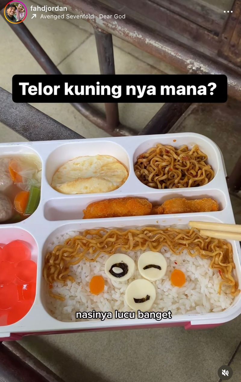 Viral Sopir Ojol Bawa Bekal Istri Gembira, Mirip Bocah SD!