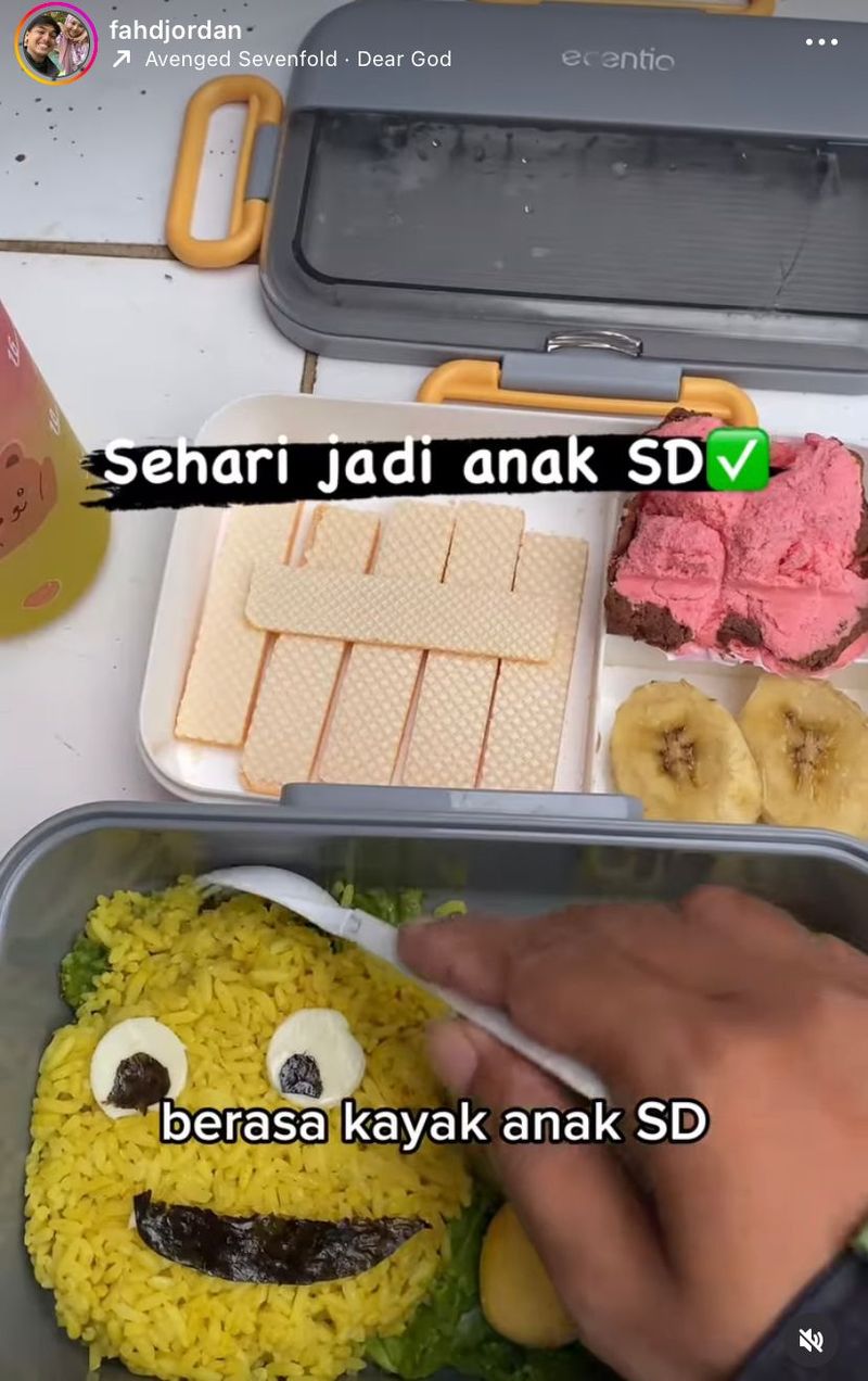 Viral Sopir Ojol Bawa Bekal Istri Gembira, Mirip Bocah SD!