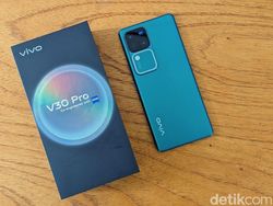 Unboxing Vivo V30 Pro, Menggoda dengan Teknologi Kamera ZEISS
