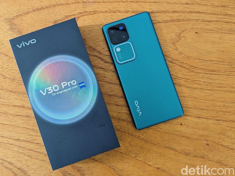 Unboxing Vivo V30 Pro, Menggoda dengan Teknologi Kamera ZEISS