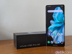 Unboxing Vivo V30 Pro, Menggoda dengan Teknologi Kamera ZEISS