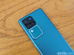 Unboxing Vivo V30 Pro, Menggoda dengan Teknologi Kamera ZEISS