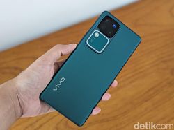 Unboxing Vivo V30 Pro, Menggoda dengan Teknologi Kamera ZEISS
