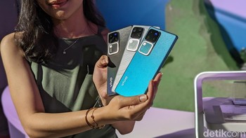 Khusus Vivo V30 Pro dilengkapi dengan teknologi kamera ZEISS. Vivo V30 sudah dapat dipesan dengan harga mulai dari Rp 5.999.000, sedangkan Vivo V30 Pro dibanderol Rp 8.999.000. Foto: Virgina Maulita Putri/detikINET